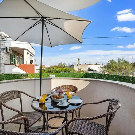Aquarius Apartments - Beachside With Heated Pool Vodice Room photo