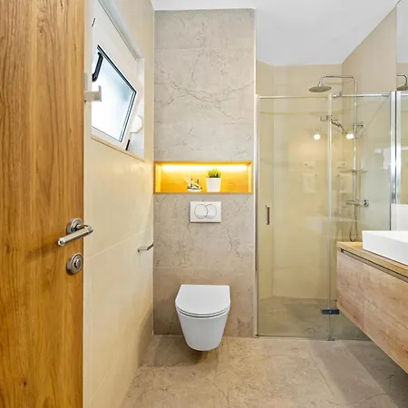 Aquarius Apartments - Beachside With Heated Pool Vodice Room photo