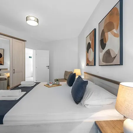 Aquarius Apartments - Beachside With Heated Pool Vodice Exterior photo