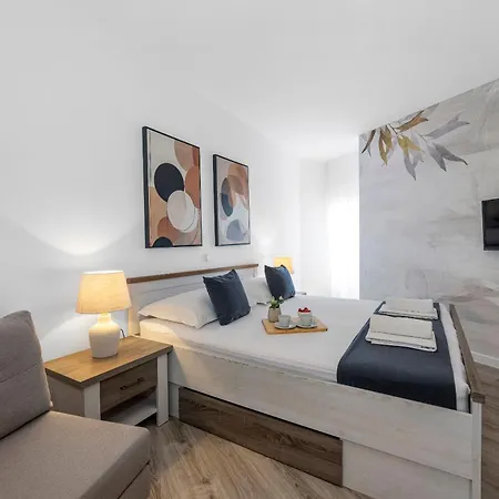 Aquarius Apartments - Beachside With Heated Pool Vodice Exterior photo