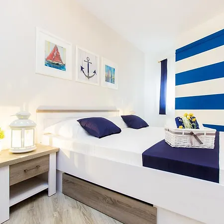 Aquarius Apartments - Beachside With Heated Pool Vodice Exterior photo