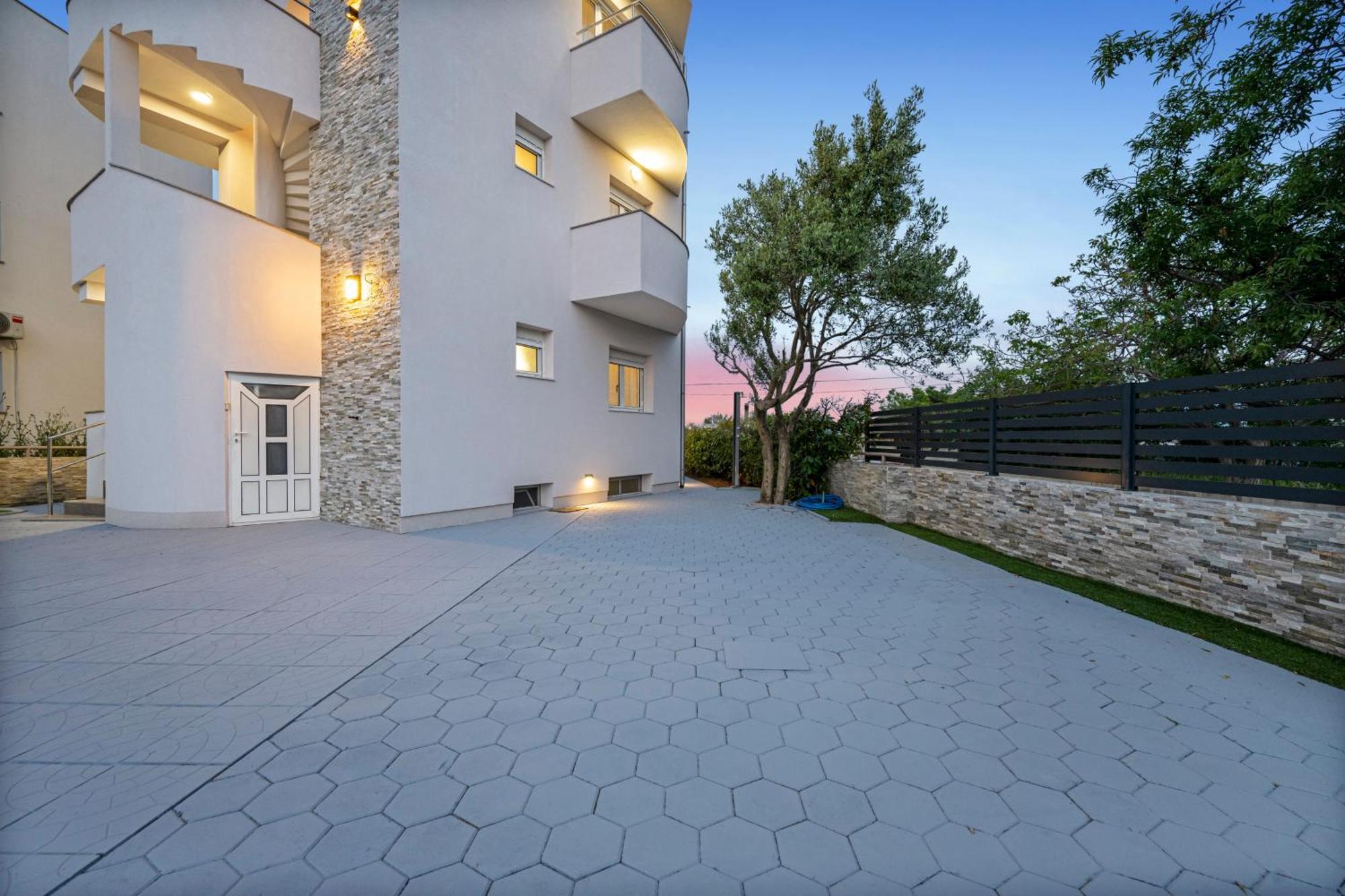 Aquarius - Beachside With Heated Pool