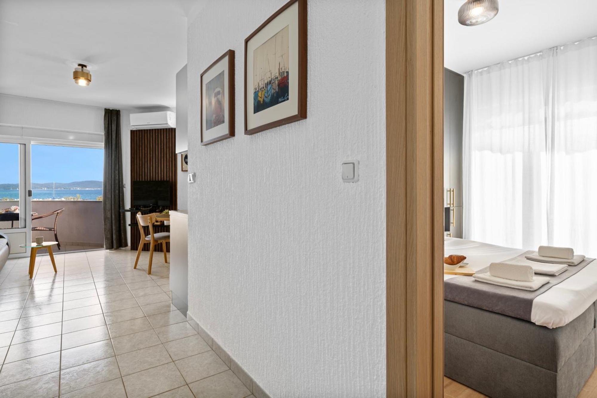 Aquarius - Beachside With Heated Pool Vodice