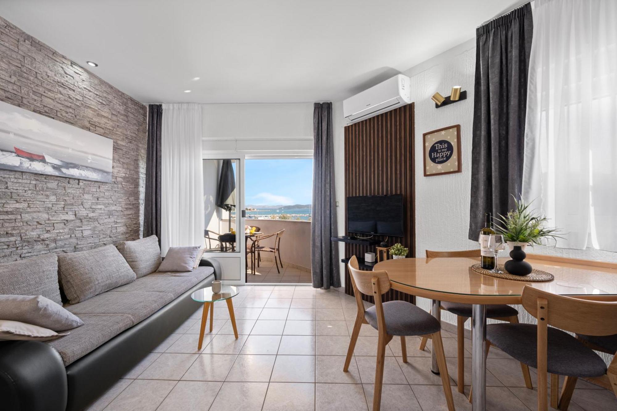 Aquarius - Beachside With Heated Pool Apartman