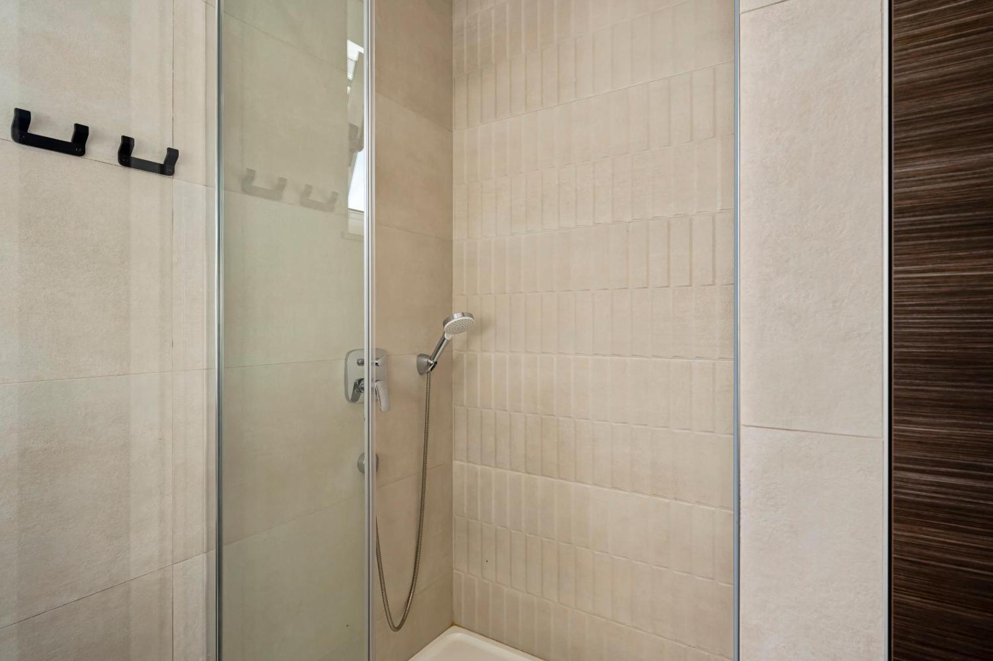 Aquarius - Beachside With Heated Pool * Vodice