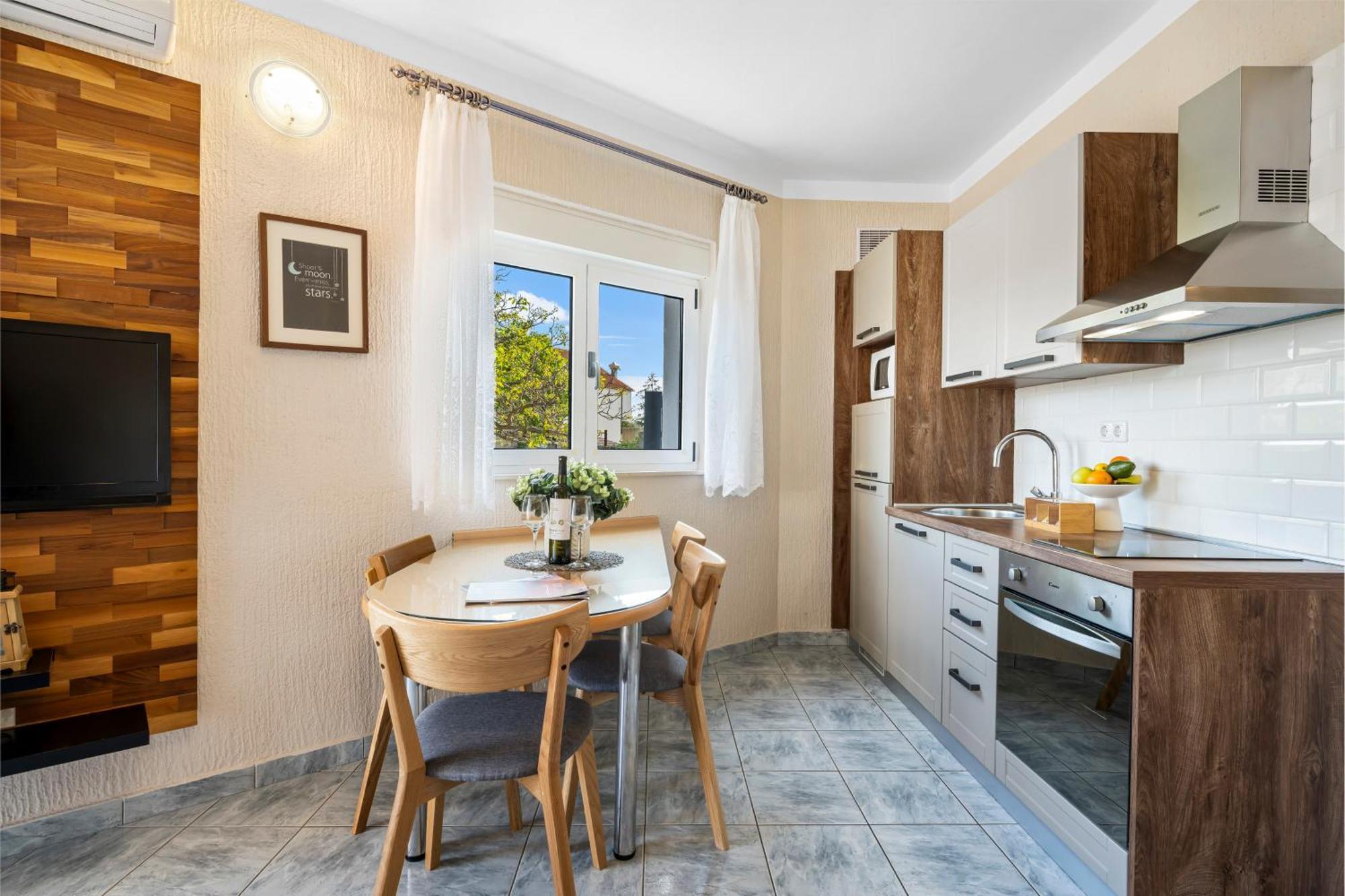 Aquarius - Beachside With Heated Pool Apartman
