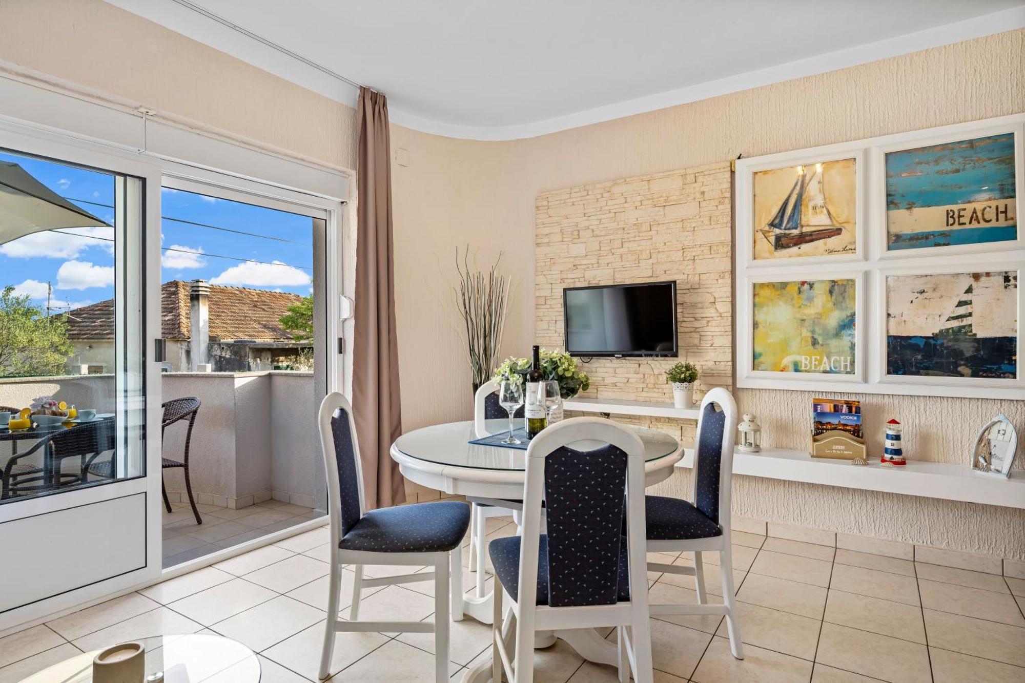 Aquarius - Beachside With Heated Pool *