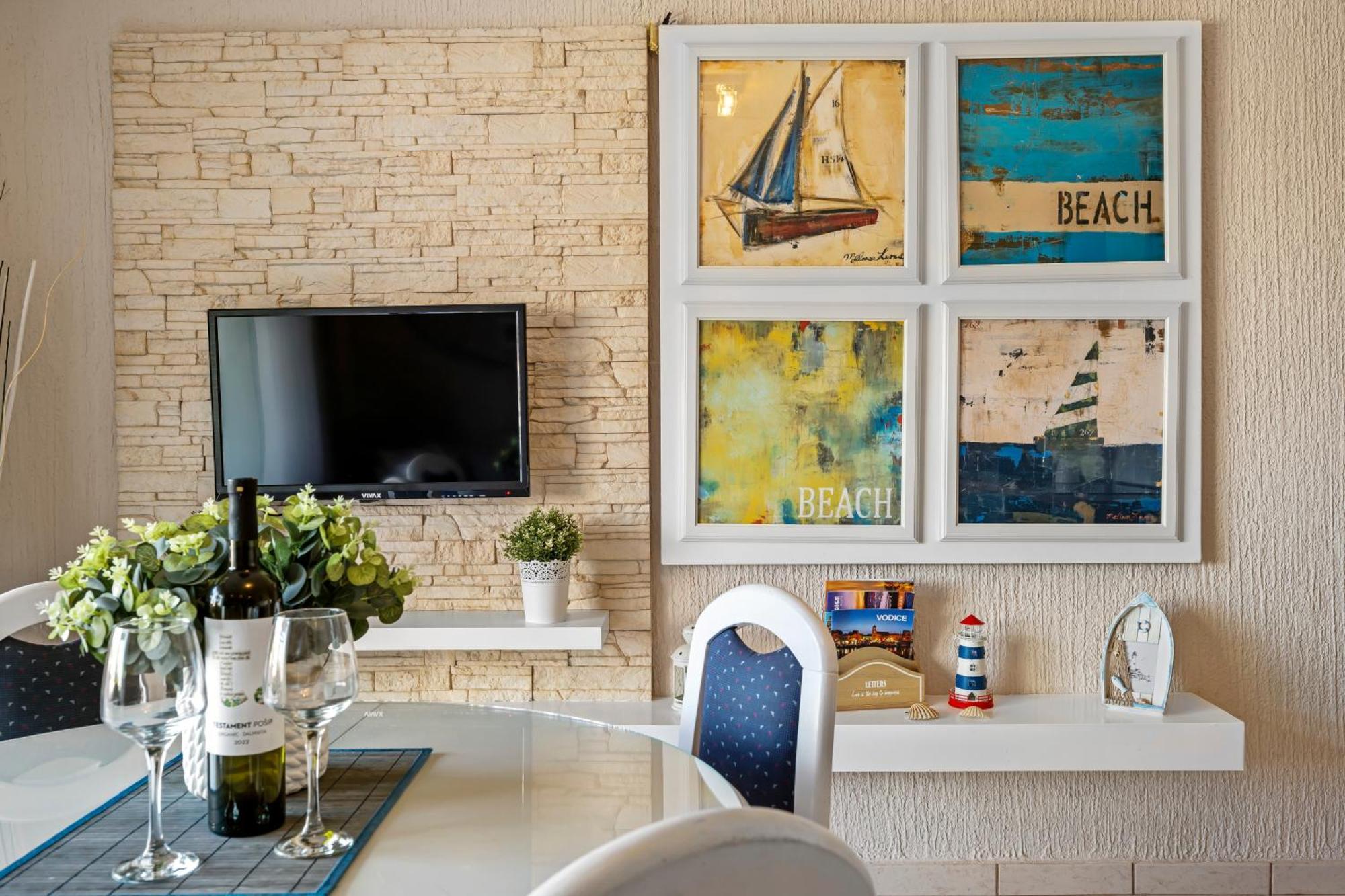 Aquarius - Beachside With Heated Pool Vodice