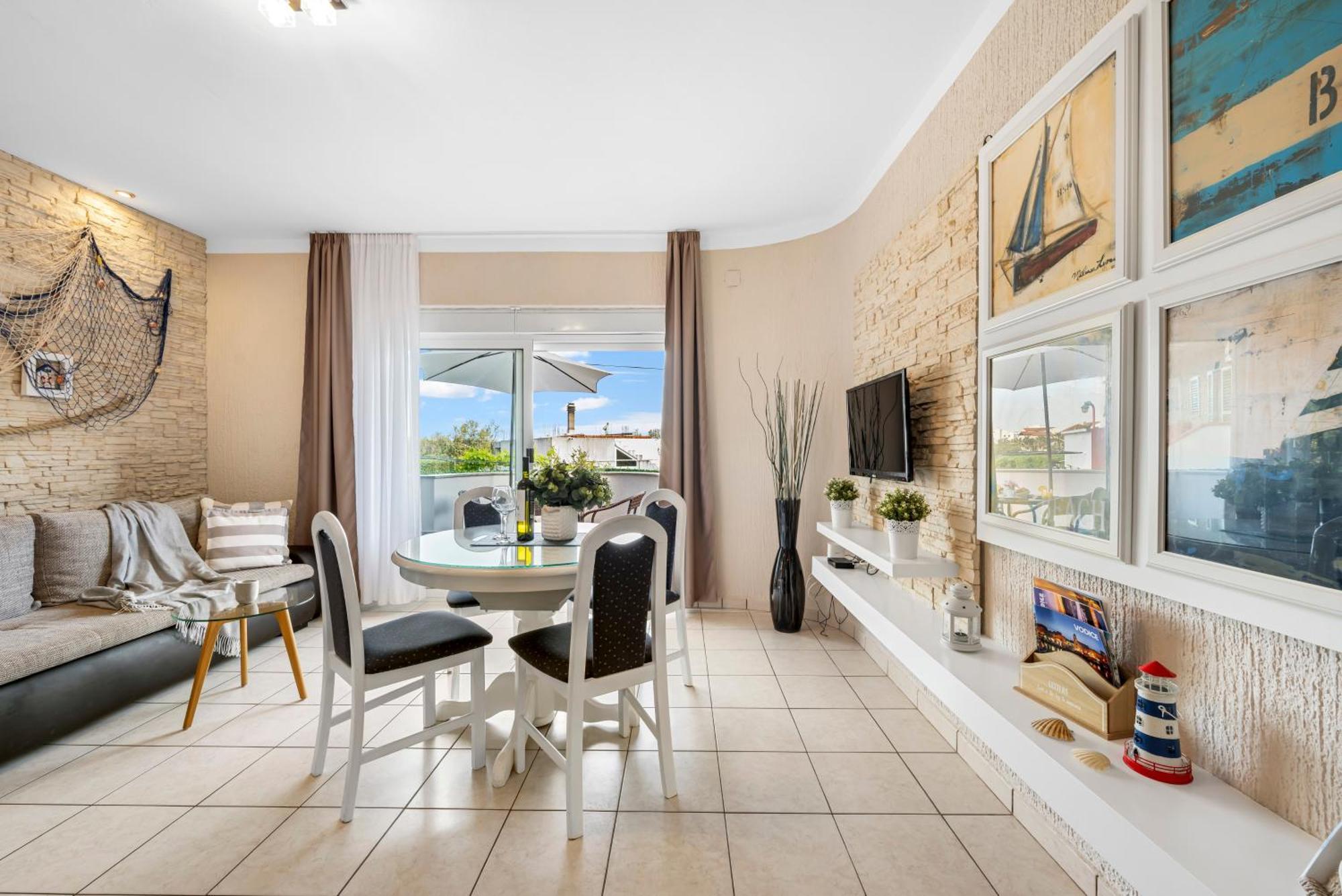 Aquarius - Beachside With Heated Pool Apartman