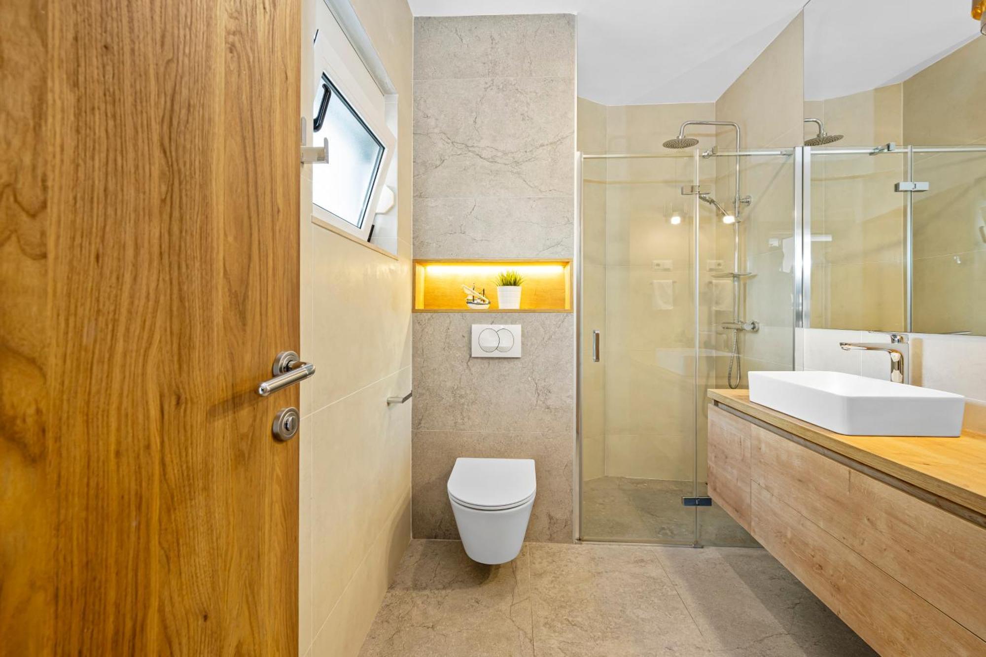 Aquarius - Beachside With Heated Pool Apartman *