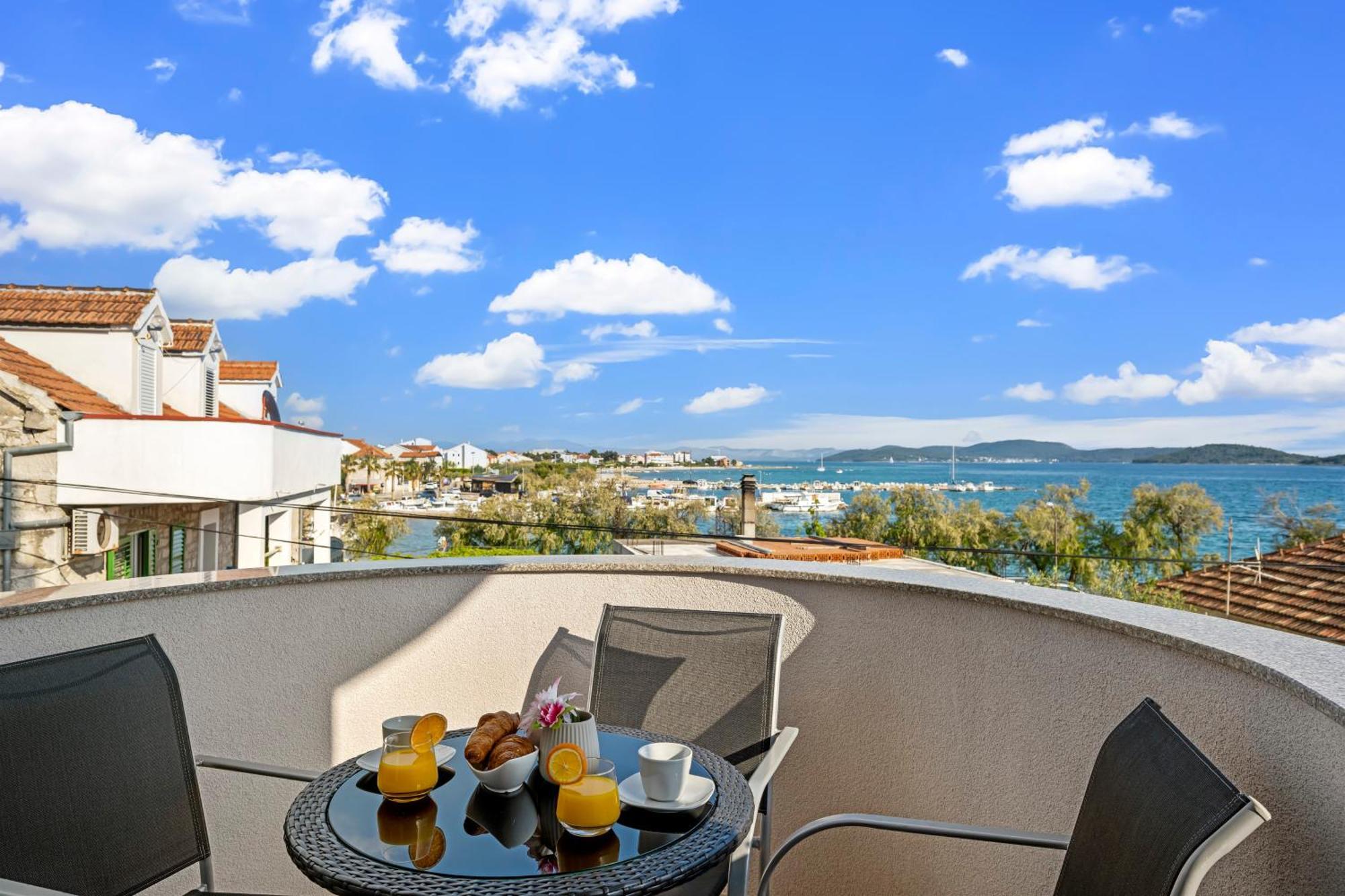 Aquarius - Beachside With Heated Pool Apartman Vodice