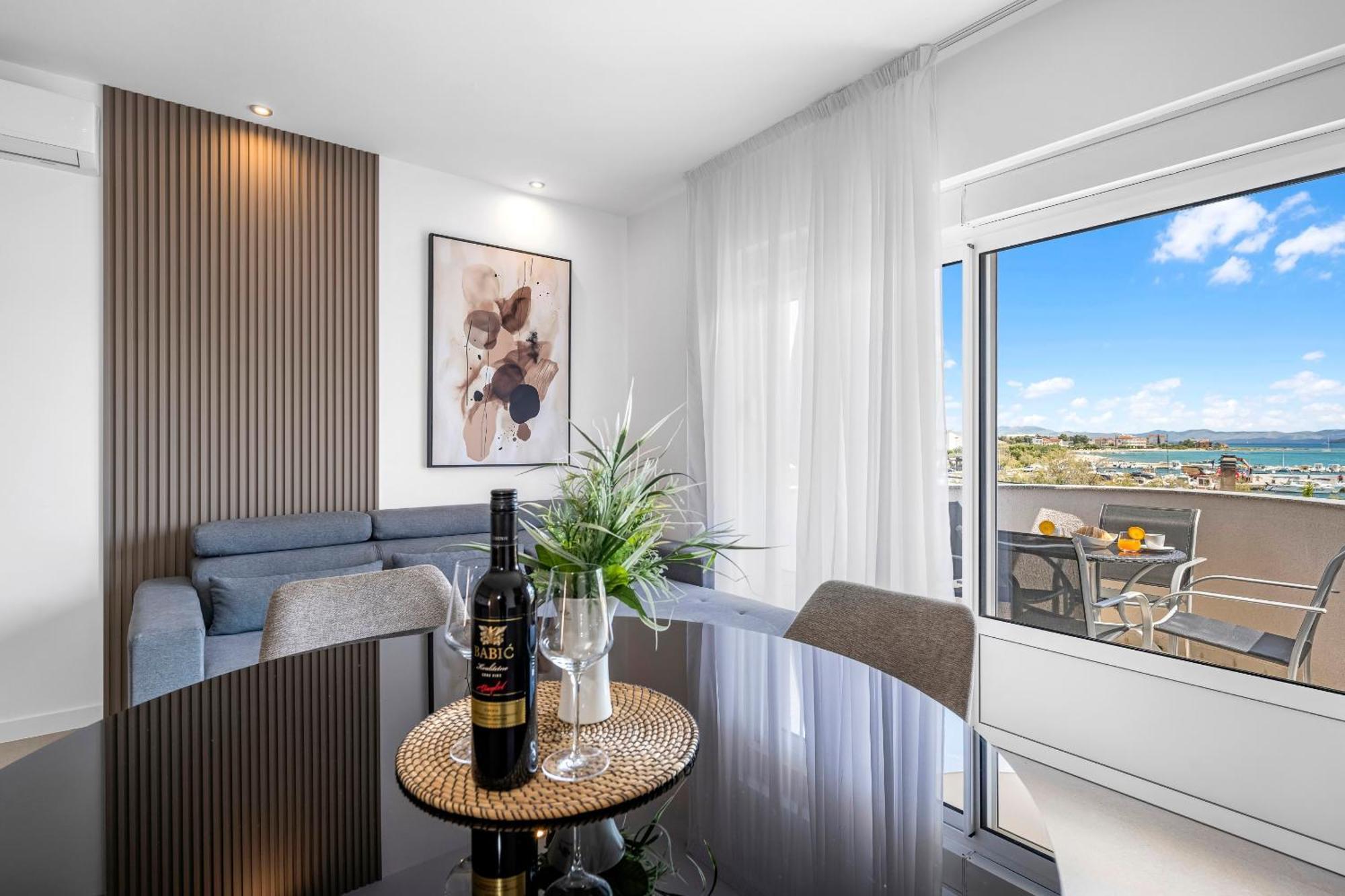 Aquarius - Beachside With Heated Pool Apartman
