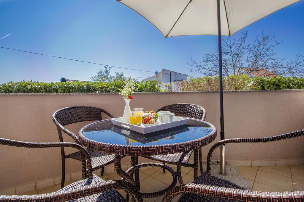 Aquarius - Beachside With Heated Pool Apartman *