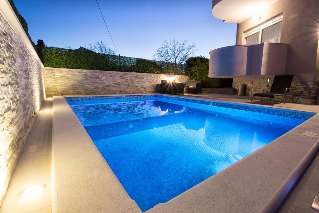 Aquarius - Beachside With Heated Pool